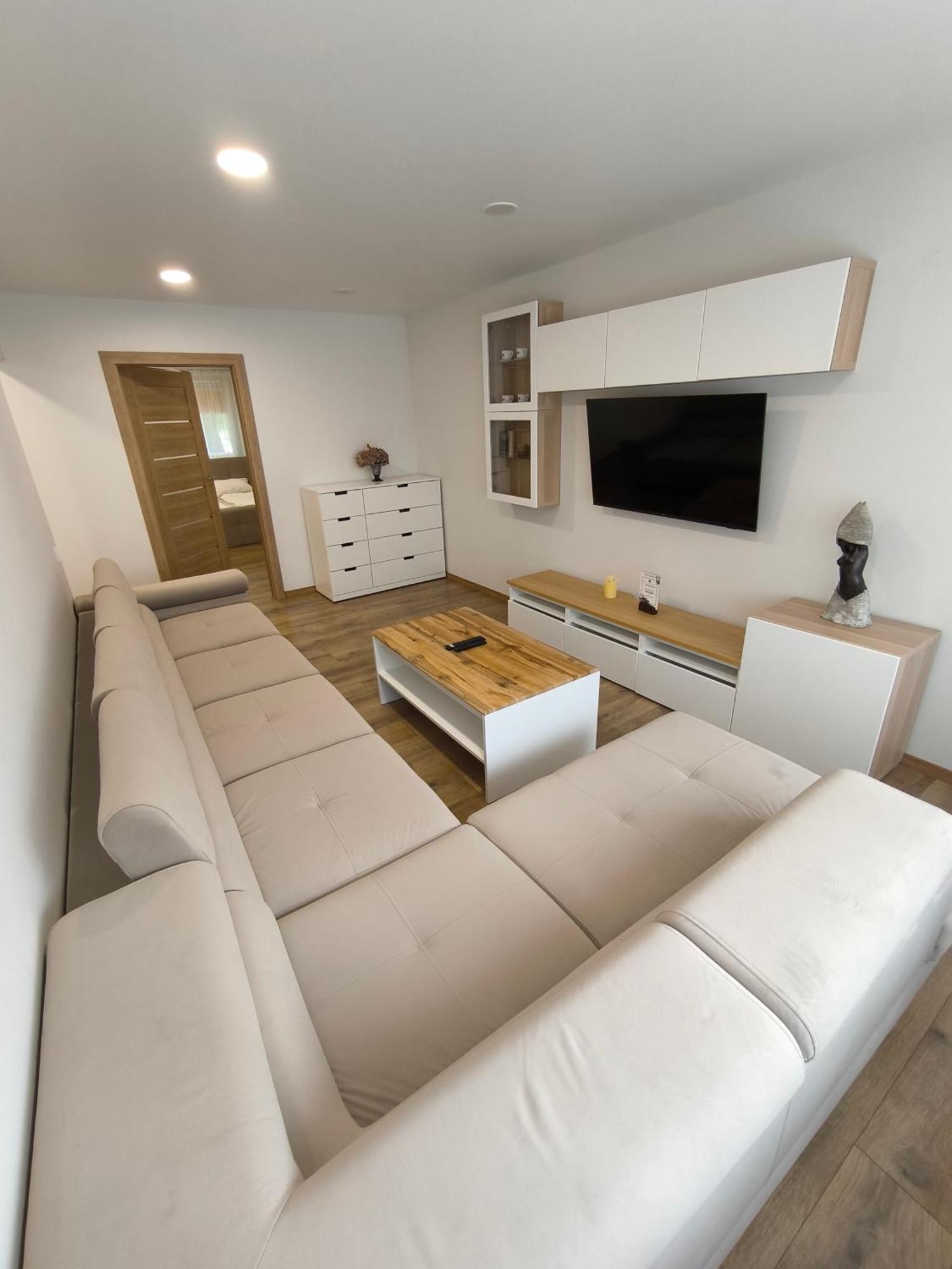 Tukas Apartment 马里扬泊列 外观 照片
